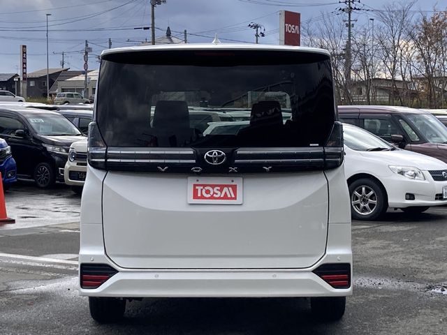 TOYOTA VOXY 4WD 2023