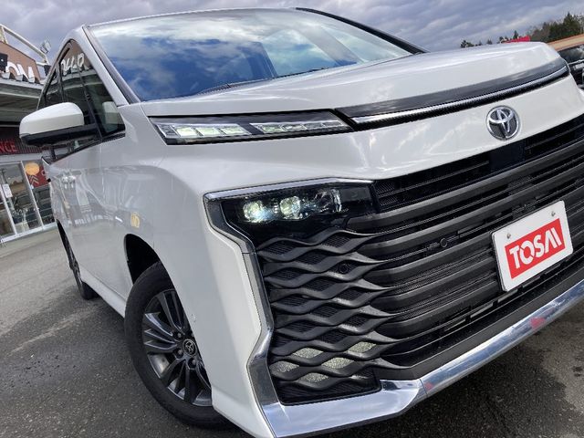 TOYOTA VOXY 4WD 2023