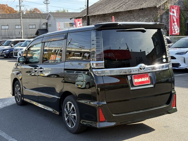 TOYOTA VOXY 2018