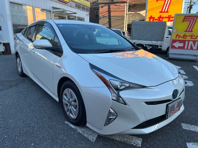 TOYOTA PRIUS 2017