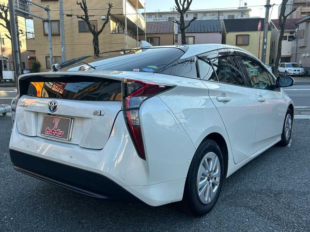 TOYOTA PRIUS 2017