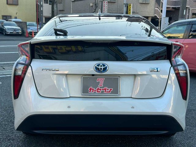 TOYOTA PRIUS 2017