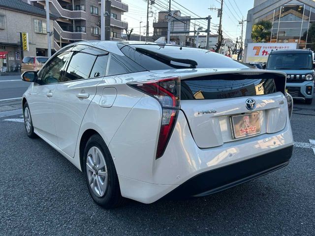 TOYOTA PRIUS 2017