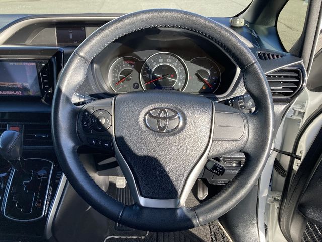 TOYOTA VOXY 4WD 2018