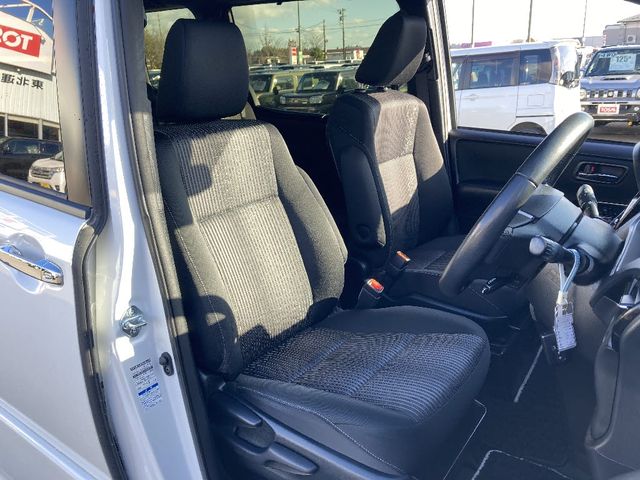 TOYOTA VOXY 4WD 2018