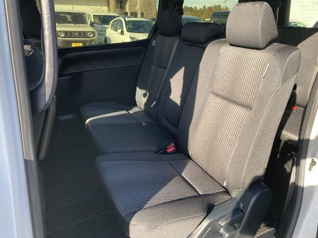 TOYOTA VOXY 4WD 2018