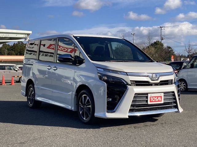 TOYOTA VOXY 4WD 2018