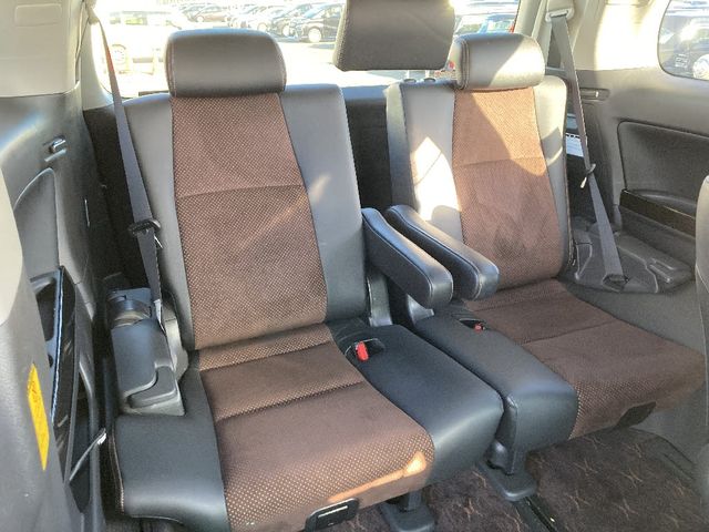 TOYOTA ALPHARD 4WD 2015