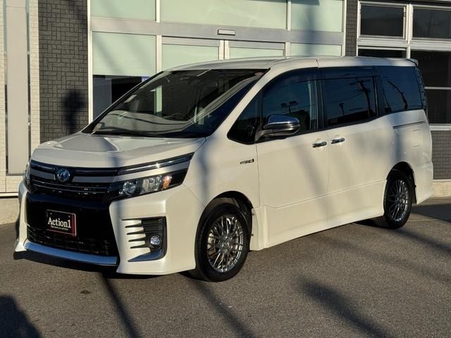 TOYOTA VOXY HYBRID 2016