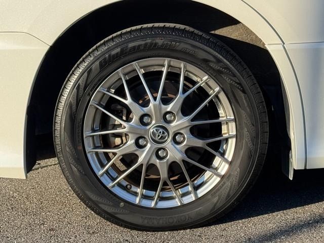 TOYOTA VOXY HYBRID 2016