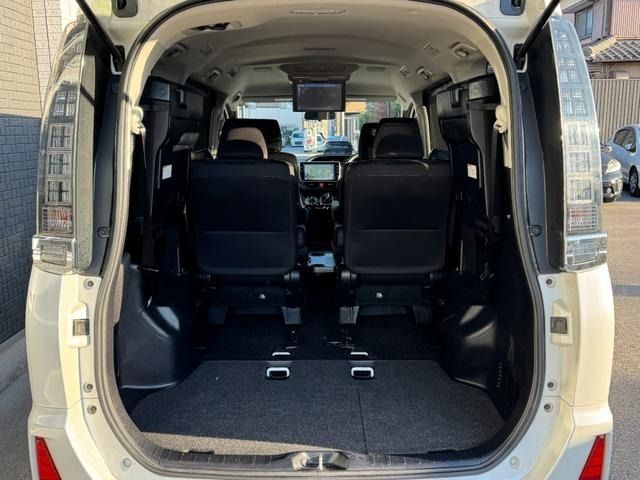 TOYOTA VOXY HYBRID 2016