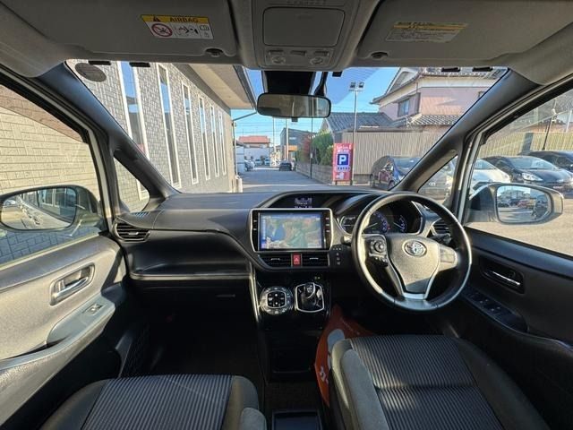 TOYOTA VOXY HYBRID 2016