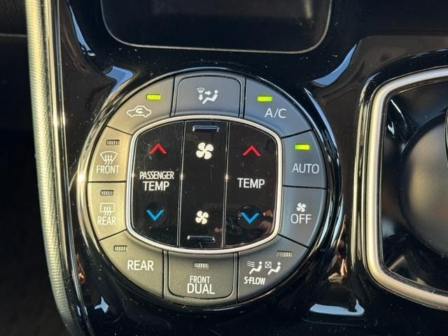 TOYOTA VOXY HYBRID 2016