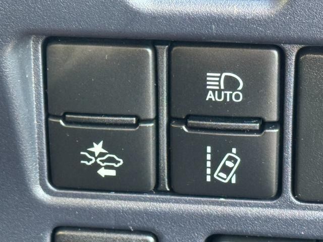 TOYOTA VOXY HYBRID 2016