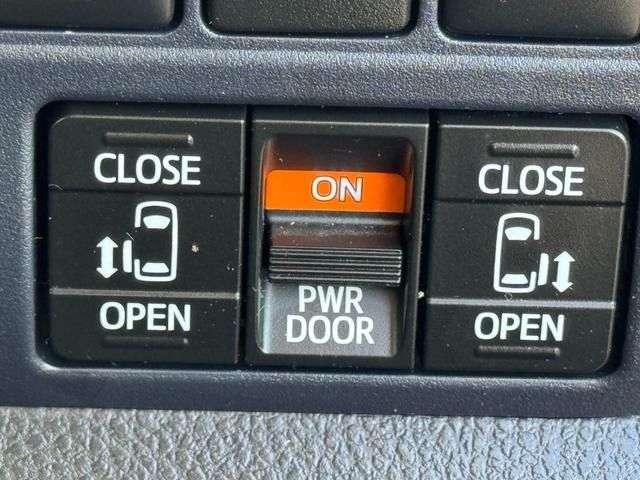 TOYOTA VOXY HYBRID 2016