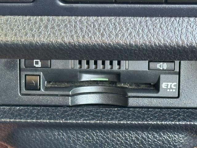 TOYOTA VOXY HYBRID 2016