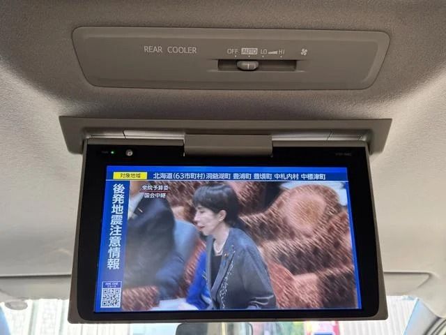 TOYOTA VOXY HYBRID 2016