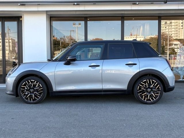 BMW MINI COOPER 5DOOR 2025