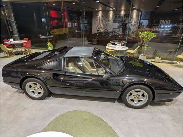 FERRARI FERRARI 328 1988