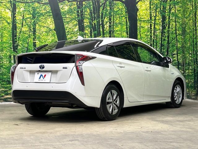 TOYOTA PRIUS 2016
