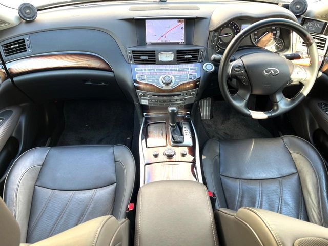 NISSAN FUGA HYBRID 2018