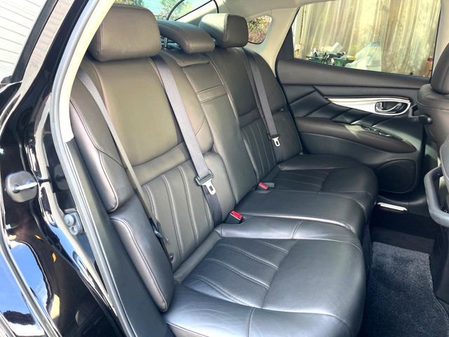 NISSAN FUGA HYBRID 2018