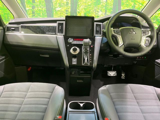 MITSUBISHI DELICA D:5 4WD 2025