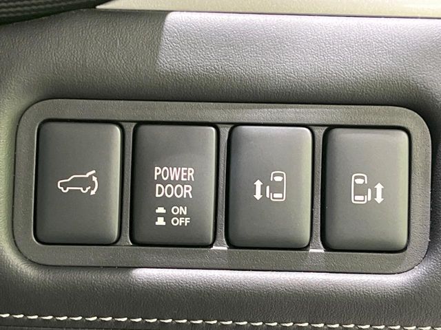 MITSUBISHI DELICA D:5 4WD 2025