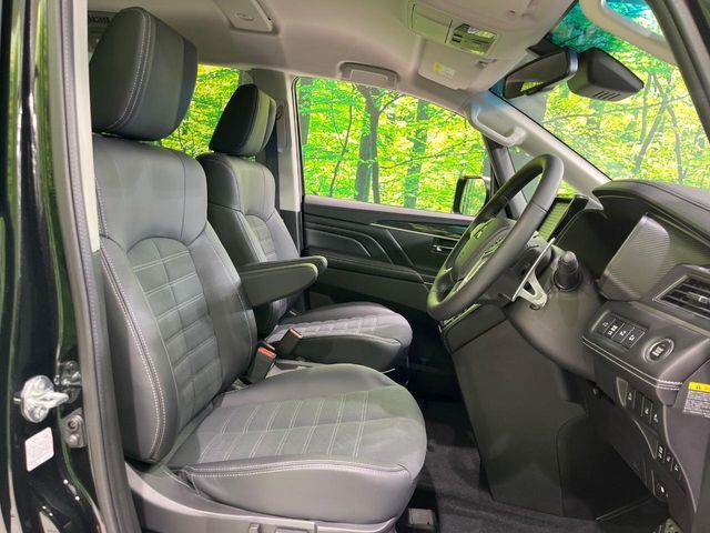 MITSUBISHI DELICA D:5 4WD 2025