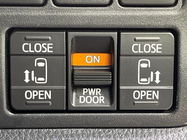 TOYOTA VOXY HYBRID 2020