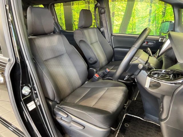 TOYOTA VOXY HYBRID 2020