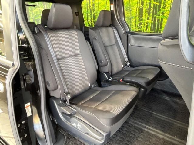 TOYOTA VOXY HYBRID 2020