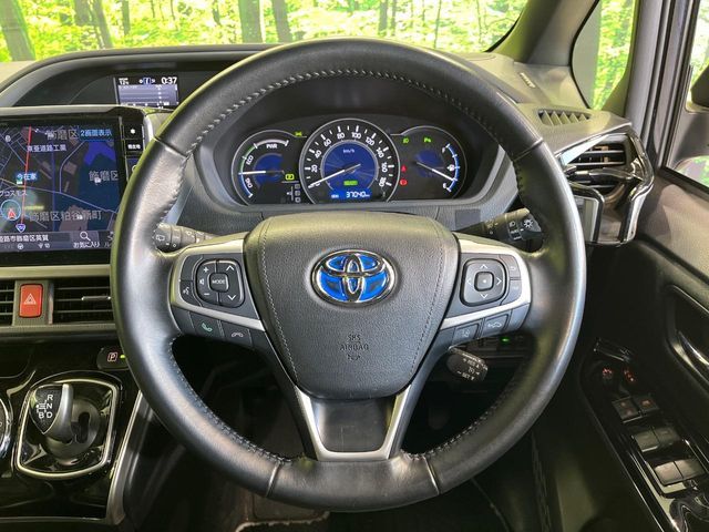 TOYOTA VOXY HYBRID 2020