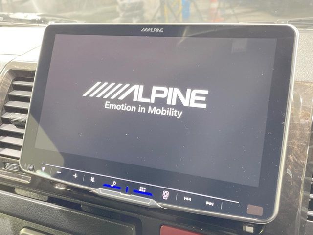 TOYOTA HIACE van 4WD 2024