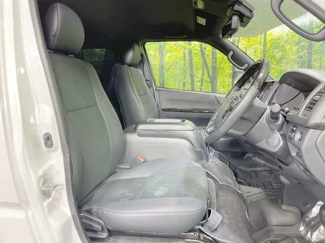 TOYOTA HIACE van 4WD 2024