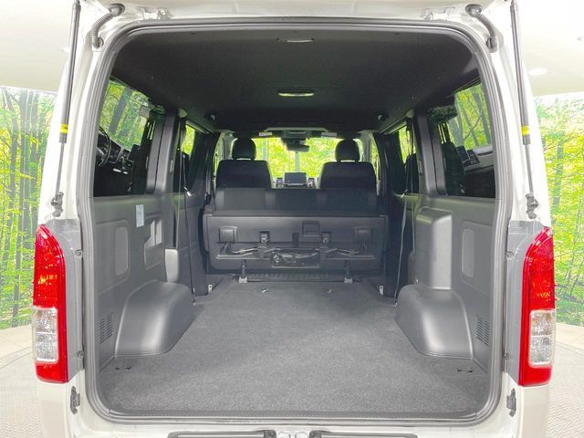 TOYOTA HIACE van 4WD 2024