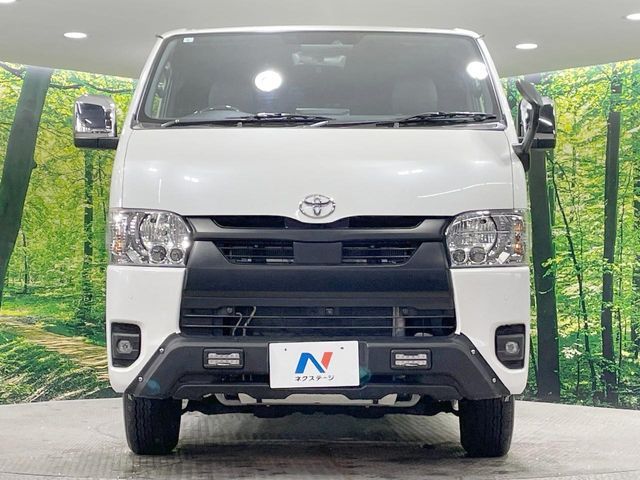 TOYOTA HIACE van 4WD 2024