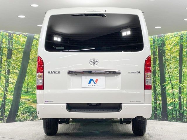 TOYOTA HIACE van 4WD 2024