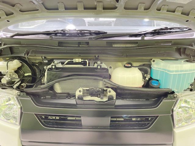 TOYOTA HIACE van 4WD 2024