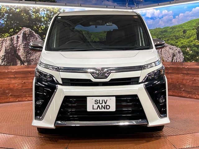 TOYOTA VOXY 2021