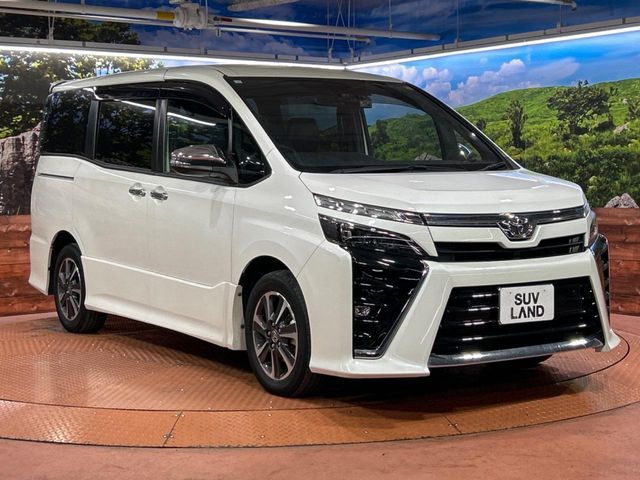 TOYOTA VOXY 2021