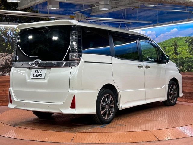 TOYOTA VOXY 2021