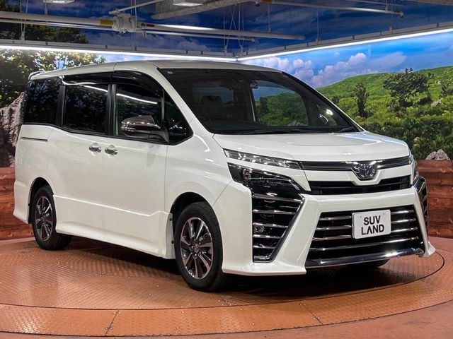 TOYOTA VOXY 2021