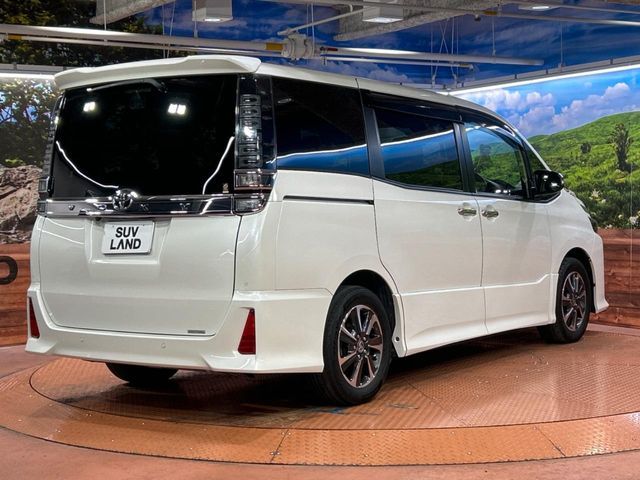 TOYOTA VOXY 2021