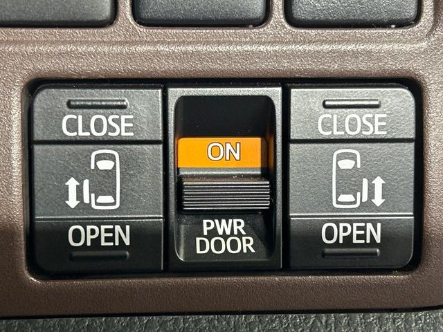 TOYOTA ESQUIRE 4WD 2015