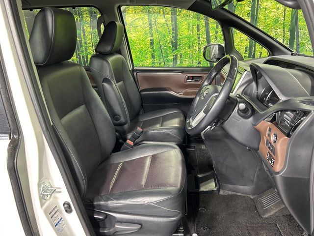 TOYOTA ESQUIRE 4WD 2015