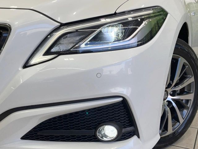 TOYOTA CROWN sedan hybrid 4WD 2018