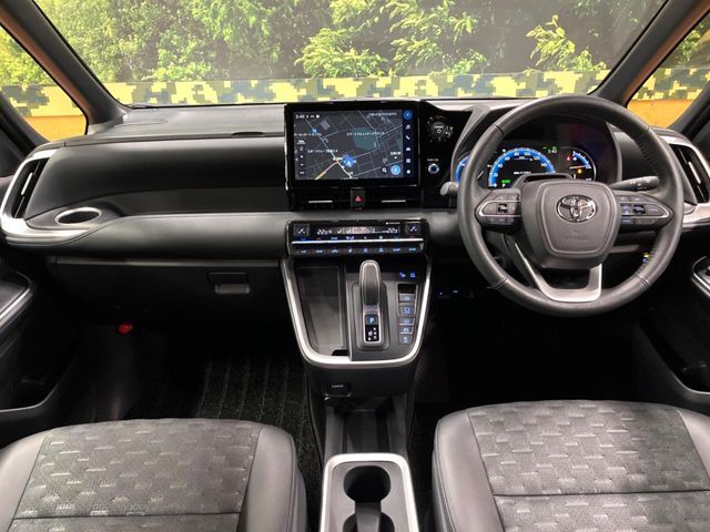 TOYOTA VOXY HYBRID 2023