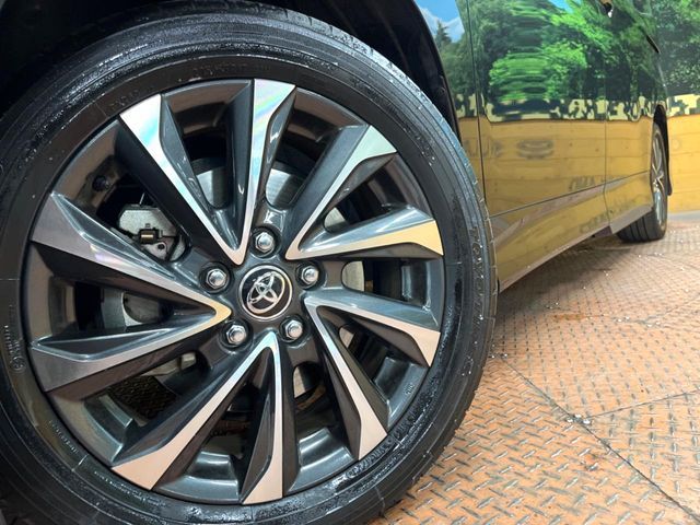 TOYOTA VOXY HYBRID 2023