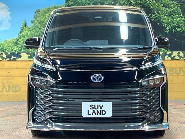 TOYOTA VOXY HYBRID 2023